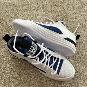 NEW Boys Converse size 5